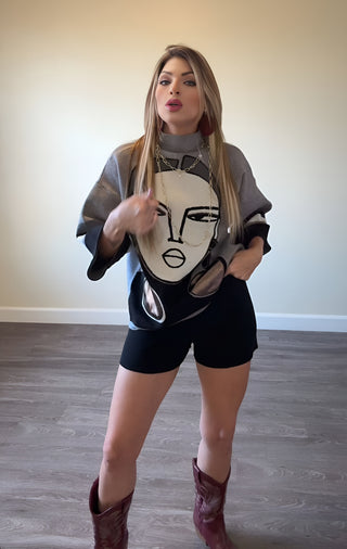 Túnica superior con cara plateada